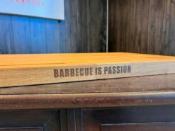 Big Boy BBQ Skjærefjøl Eik 75x50x3cm 13 Big Boy BBQ Skjærefjøl Eik 75x50x3cm -Camp Chef Salgsbutikk 304945657 472235577907904 2452703439894183777 n scaled 1