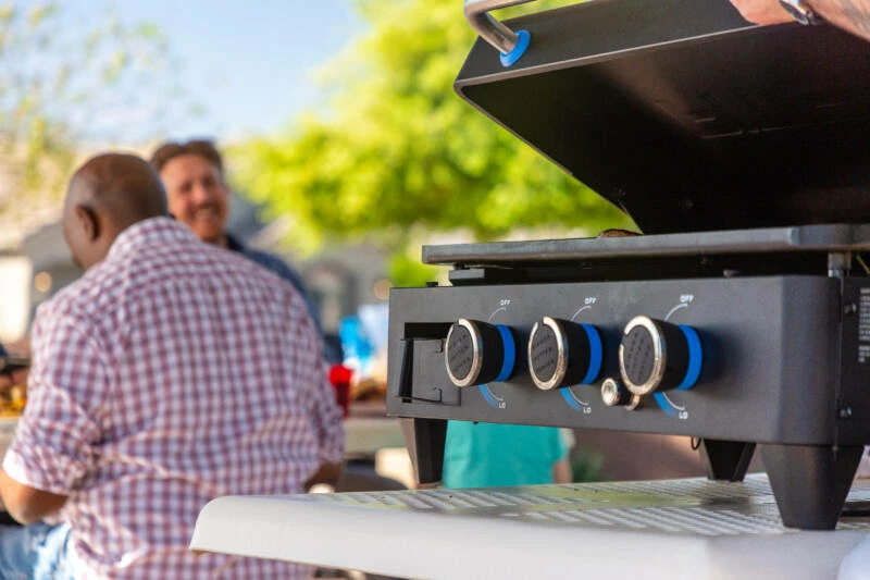 Pit Boss 3-Burner Ultimate Lift-off Griddle 8 Pit Boss 3-Burner Ultimate Lift-off Griddle - Bilde 6