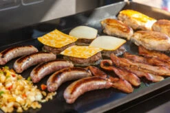 Pit Boss 3-Burner Ultimate Lift-off Griddle 15 Pit Boss 3-Burner Ultimate Lift-off Griddle -Camp Chef Salgsbutikk Pitboss Ultimate Griddle 3 Burner Lifestyle Selects 6