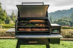 Traeger TIMBERLINE D2 1300 -Camp Chef Salgsbutikk Timberline 1300 Lifestyle Aptos 011